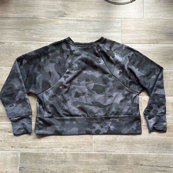 Nike Dri-Fit Cropped Raglan Sweatshirt Black Camo - Picture 3 of 3